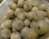 Foto langkah ke 2 dari resep Seblak cilok telor puyuh.