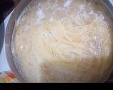 صورة لخطوة 2 من وصفة سباڨيتي بصلصة حمراء بنينة😋🍽🍴🍴