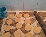 Foto del paso 8 de la receta: Alfajores de chocolate blanco rellenos con dulce de membrillo