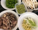 Hình bước làm 1 của món Bún lòng gà xào