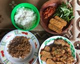Foto langkah ke 3 dari resep Sambal ft tempe goreng lalap.