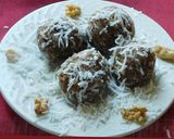 A picture of step 4 of Walnut coconut laddu.