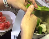 Foto del paso 2 de la receta: Sopa de tomates con almejas