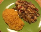 Foto del paso 8 de la receta: Pollo con pimentones en salsa acompañado de puré naranjo