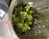 Foto del paso 2 de la receta Crema de brócoli y queso en thermomix