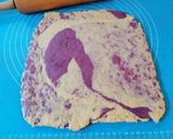 Foto del passaggio 5 della ricetta Pane alle rose con barbabietola e olio evo