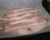 Foto del paso 5 de la receta: Lubina con beicon y pimientos