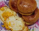 Foto langkah ke 2 dari resep Egg burger cheese rumahan.