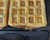 अनियन ब्रेड पकोडा वफ़ल(onion bread pakoda waffle recipe in hindi) रेसिपी चरण 3 फोटो