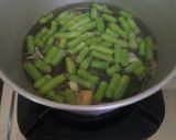 Foto langkah ke 2 dari resep Sayur Asem Buncis Apel.