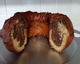 Foto del passaggio 5 della ricetta Ciambellone bicolore soffice