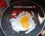Foto langkah ke 1 dari resep Telur kecap pedas manis | menu hemat Anak Kost.