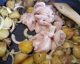 A picture of step 3 of Chicken, mushrooms and potatoes in beer.