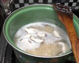 Foto langkah ke 3 dari resep Bubur Oatmeal Jamur Shitake.