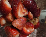 Foto del paso 2 de la receta: Postre con frutillas