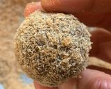 A picture of step 5 of Ragi coconut laddoos.