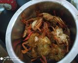 A picture of step 1 of Crab curry.