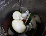 Foto del paso 2 de la receta: Porciones de coca de verdura con queso de cabra en Tm5