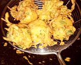 A picture of step 4 of Crispy Spinach pakora.