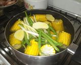 Foto del paso 2 de la receta: Costeletas de cerdo a la placha y una rica sopa de vegetales 😊