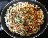 Foto del paso 1 de la receta: Habas con alcachofas