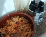 Foto del paso 3 de la receta: Otros chilaquiles de chiles secos, pollo, hoja santa, pulque y huevos estrellados