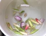 รูปขั้นตอนการทำที่ 2 ของ ต้มยำกุ้งน้ำใส酸辣汤