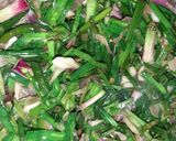 Foto langkah ke 4 dari resep Tumis daun bawang merah.