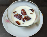 A picture of step 2 of Dates Cocoa Milk Shake.