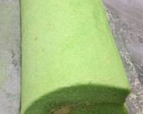 Foto langkah ke 5 dari resep Bolu Gulung Pandan Krim keju.