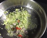 Hình bước làm 1 của món Gà xào lăng sả nghệ