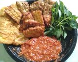Foto langkah ke 6 dari resep Tempe Telur Penyet.