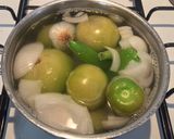Foto del paso 1 de la receta: Chilaquiles verdes con crema y queso