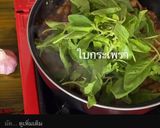 รูปขั้นตอนการทำที่ 3 ของ ผัดกระเพราเนื้อ