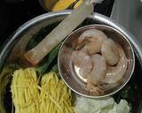 Foto langkah ke 1 dari resep Mie godhog udang.