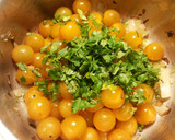 Foto del paso 5 de la receta: Tiburones, en salsa de tomates cherrys amarillos