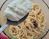 Foto del paso 2 de la receta: Fideos secos spaghetti con queso Mascarpone casero a las hierbas Caprese