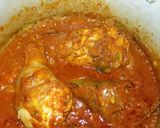 Une image de l'étape 1 de Rechta (nouilles maison) a la sauce tomate.