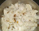 A picture of step 3 of White sauce pasta.