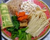 รูปขั้นตอนการทำที่ 1 ของ แกงจืดเห็ดรวมเต้าหู้หลอดไก่สับ