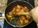 อกไก่ผัดน้ำพริกเผา อร่อยไม่แพ้ผัดกะเพรา แต่เราไม่ค่อยได้นึกถึง