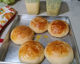 Foto langkah ke 4 dari resep Korean Garlic Cheese Bread.