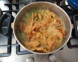 Foto del paso 5 de la receta: Chicharrón en salsa verde con calabazas