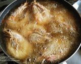 รูปขั้นตอนการทำที่ 2 ของ กุ้งทอดผัดซอสไข่เค็ม