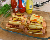 Foto langkah ke 2 dari resep Cheese Baked Hot Dog 🌭.