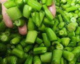 صورة لخطوة 1 من وصفة تفريز الفول الأخضر والسر باحتفاظه بلونه الأخضر الحلو 👌🏻