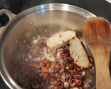 Foto del paso 3 de la receta: Sepia con champiñones en salsa de almendras
