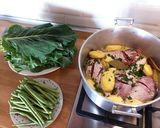Foto del paso 2 de la receta: Muslos de pavo cocidos, con papas, coles y habichuelas