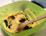 Foto del paso 3 de la receta: Bizcocho de frambuesas, moras y arándanos