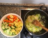 Foto del paso 1 de la receta: Crema de calabacín, puerro, zanahoria y patata